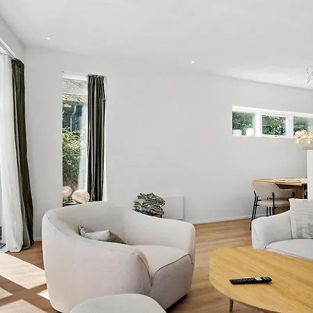 4 Bedroom Front In *